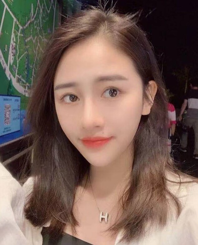 敏感骚妹，一摸就出水