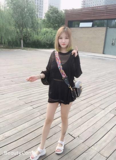 人美身材好，一碰就出水