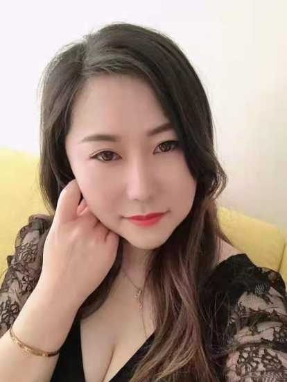 性欲很强的骚妹，皮肤好，手感很棒