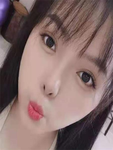 大胸性价比还可以的小女人