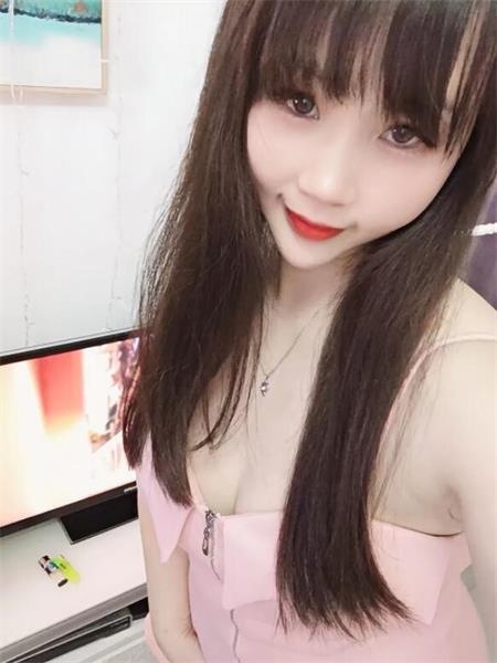 小姐姐臀大，波也美，多水粉B非常滑