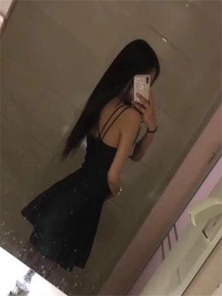 妹子身材不错，皮肤也很细，就是干