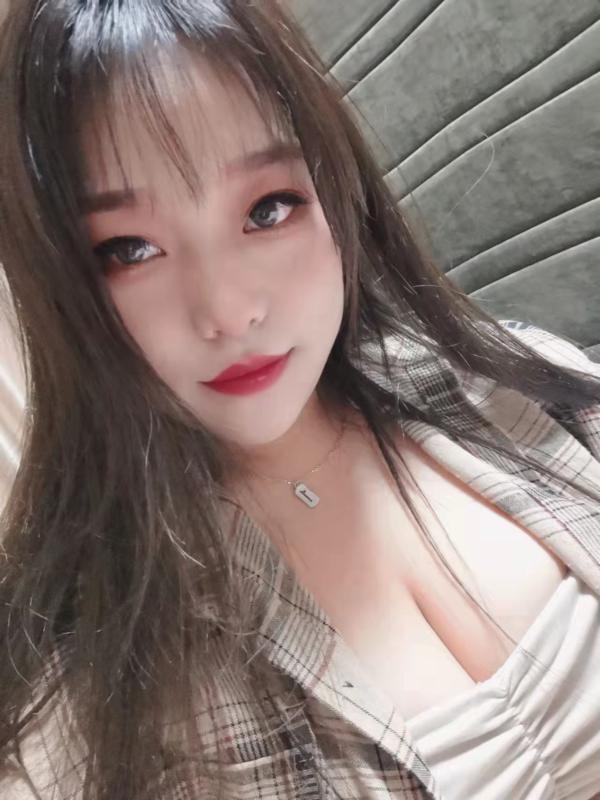 刚来的小姐姐，羞涩腼腆，很温柔