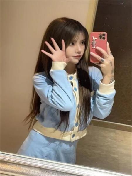 颜值御姐，身材苗条