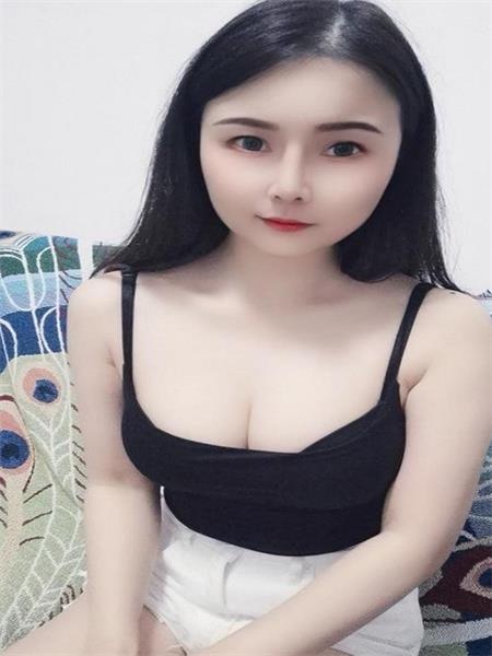 小可爱美女下面很浅，水很多