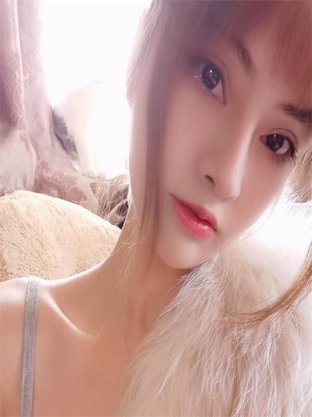 妹子素质很高，胸型好，非常爽