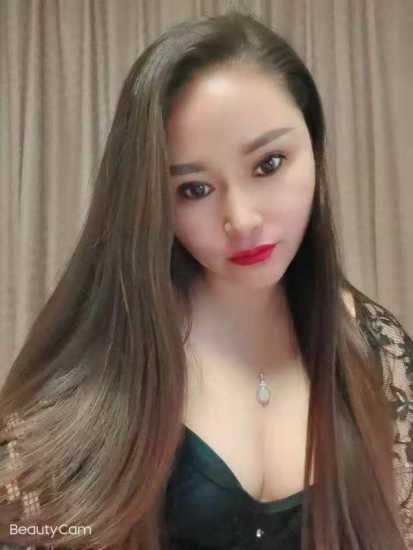 36f大奶，骚逼水多听话，可以双飞