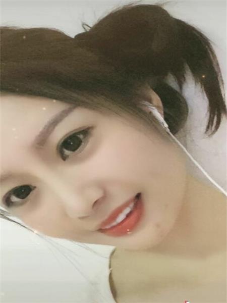 新下海妹子，动作生涩，很有征服感