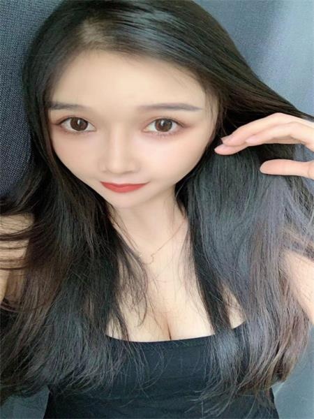 妹子挺轻的，可以抱起来干