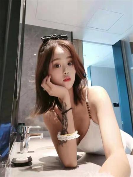 妹子是嫩妞，紧致度非常好