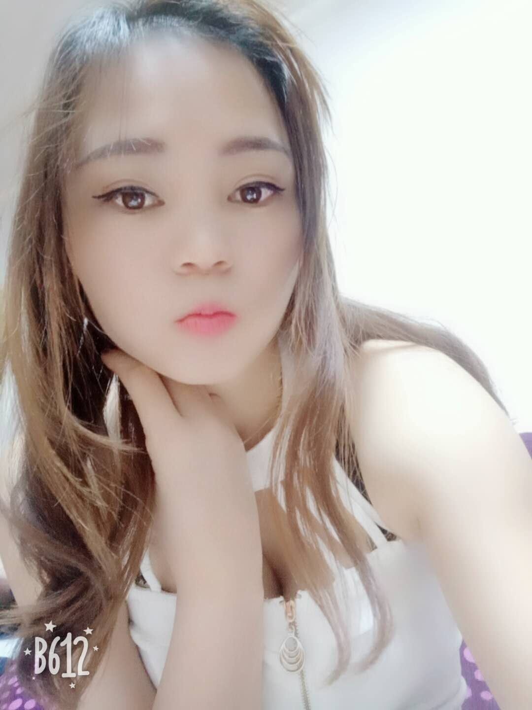 自聊自做的淑女，修长苗条，声音好听