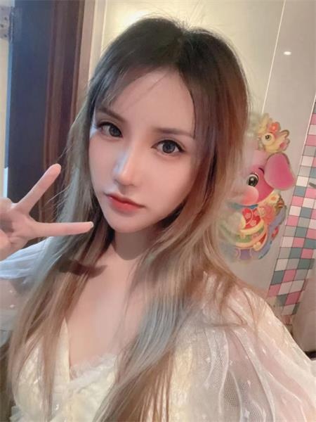 颜值系嫩妹，大眼睛很抚媚