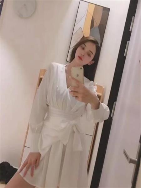 屁股又圆又大，爽的不要不要的