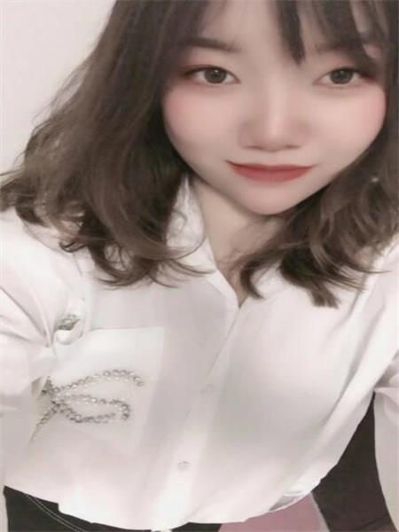 妹妹的口活很厉害，也很舒服