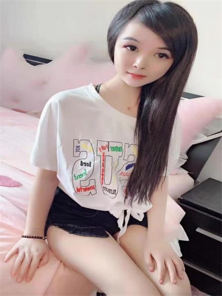 体验个萝莉身材的小可爱