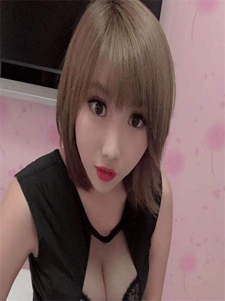 娇小可爱的大胸女，活做的非常爽