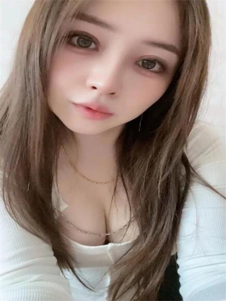 妹子长的比较性感，风骚大长腿