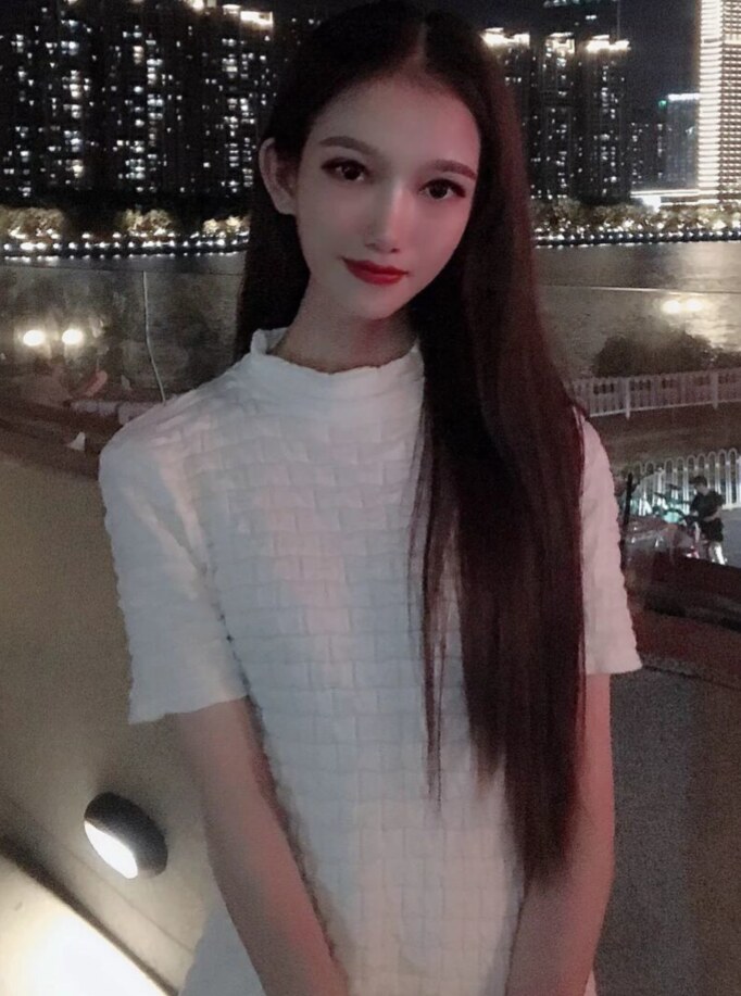 性感漂亮美女，感觉像混血