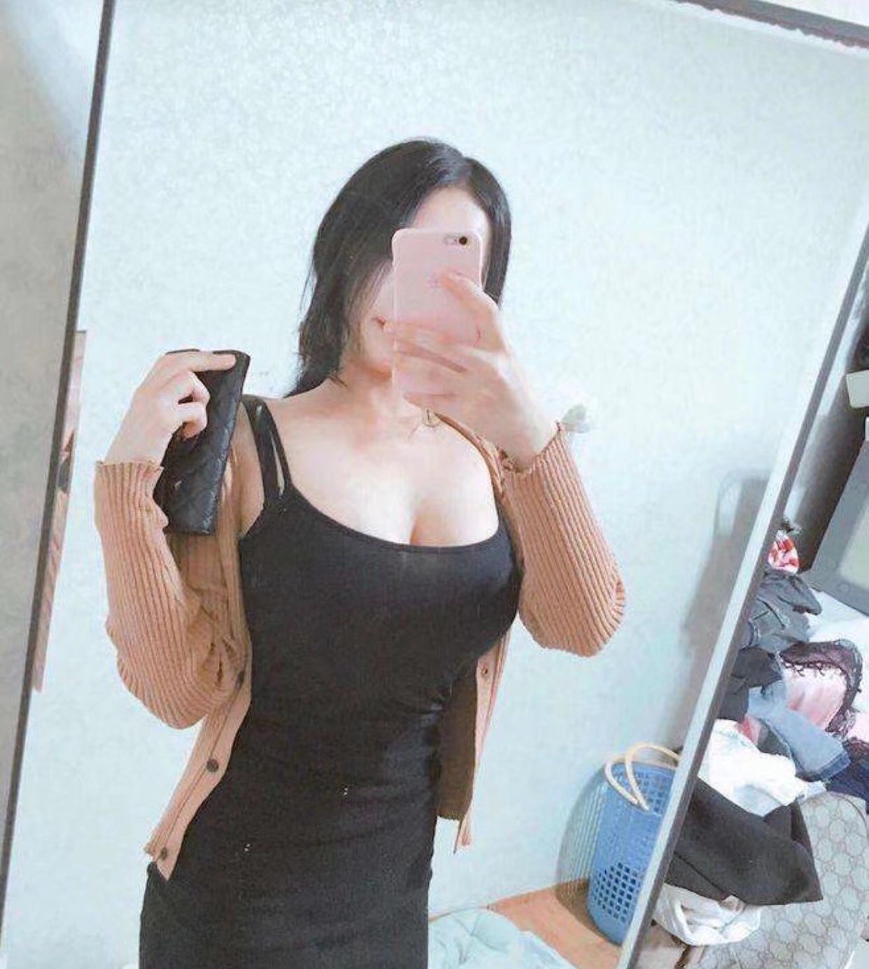 小姐姐颜值还行，身材真的不错，腿很长