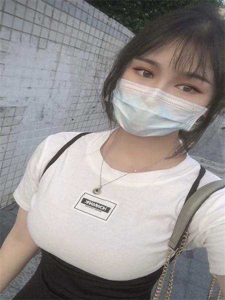 肤白清纯少女，奶子大，会调情