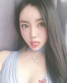 娇小性感美女，有种小女友的感觉