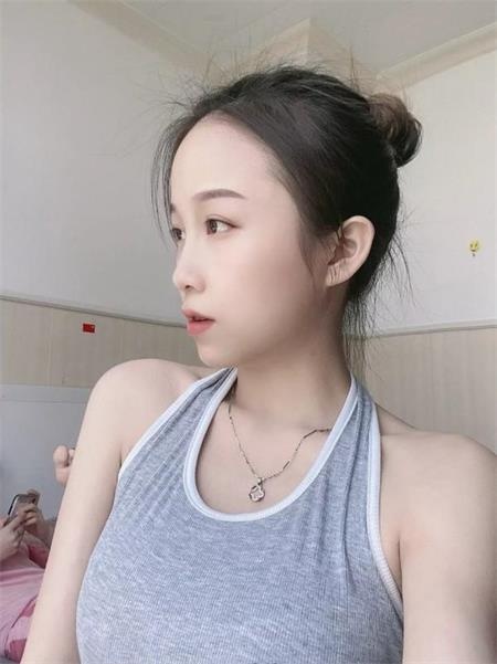 身材真的超级好，下面紧