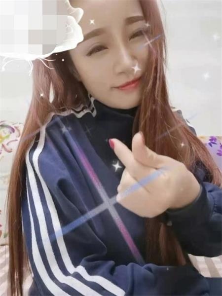 小姐姐骚话不断，姿势会的多