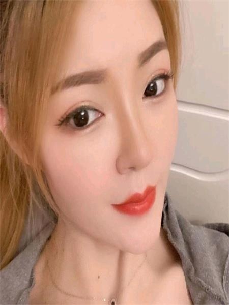 大长腿美女干的非常细致