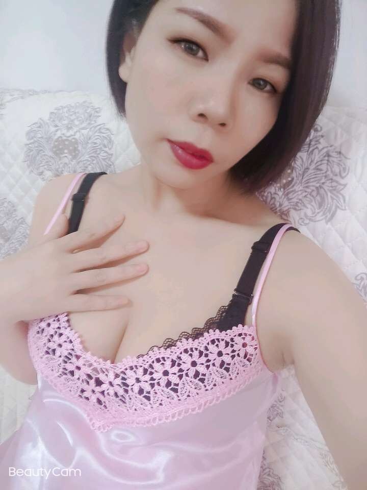 骚话不断的轻熟女，服务主动，很有感觉