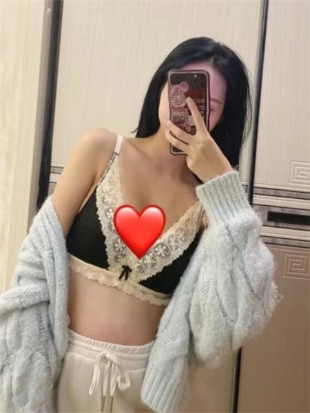 妹子长相甜美，身材完美，活非常爽