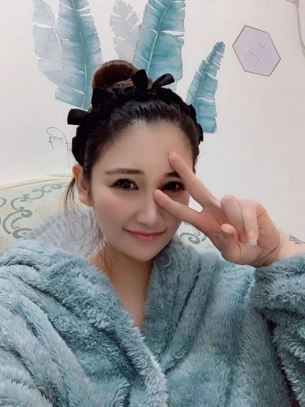 身材匀称皮肤好。该做的都有，花样不多
