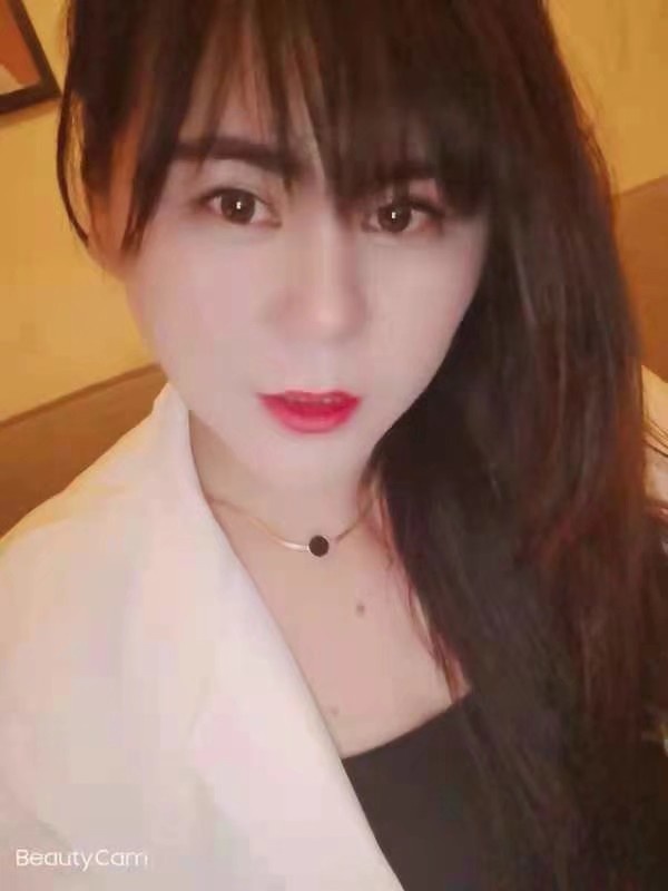 穿着情趣内衣的白皙少妇，非常诱惑
