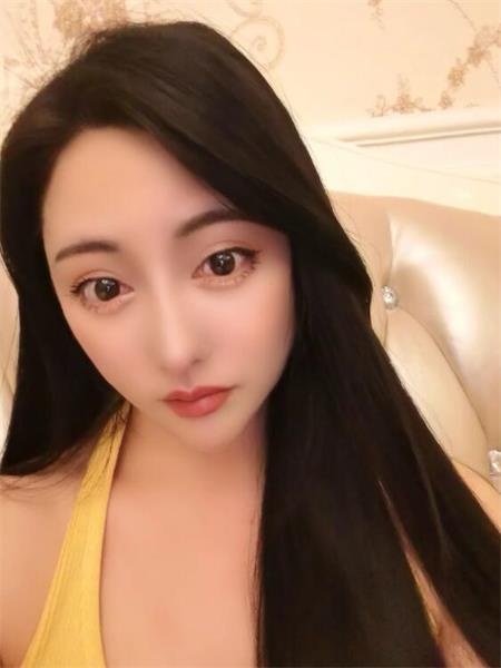 漂亮的胸大美女，自己体验