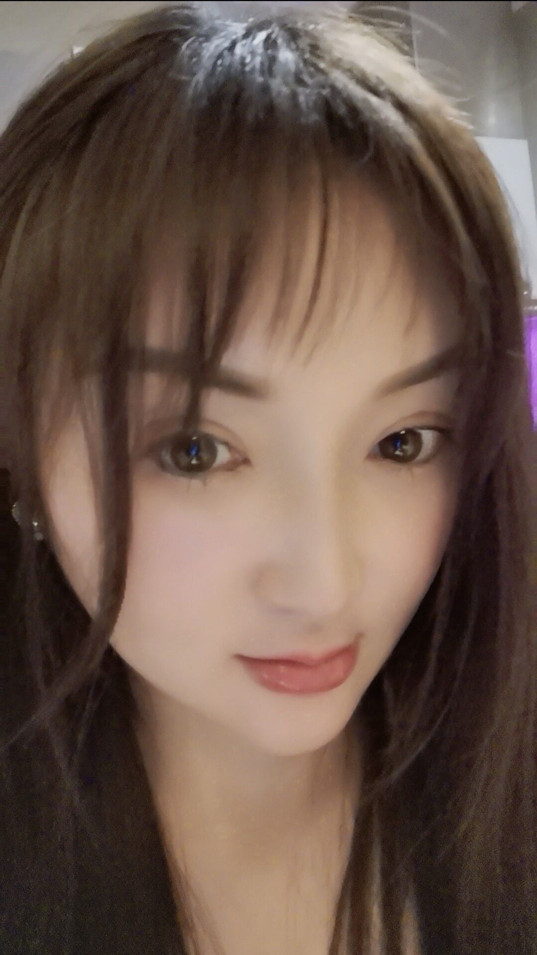 前凸后翘大胸妹，呼之欲出，相当性感