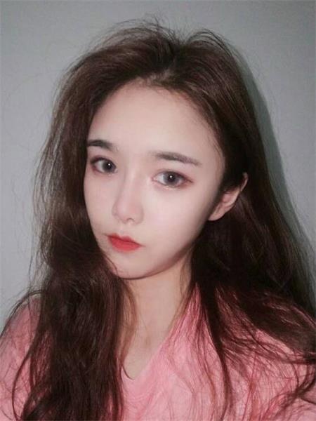 年轻妹子瑶瑶