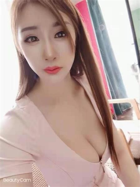 体验个身材火辣的大胸小御姐