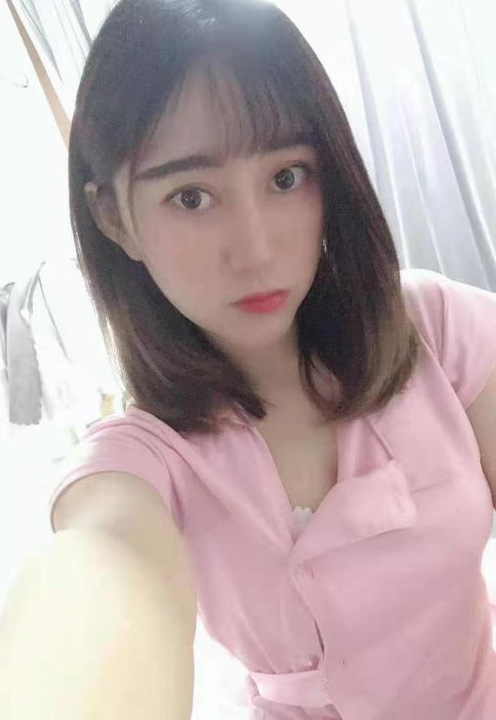 清纯可爱的小萝莉，夹得真舒服