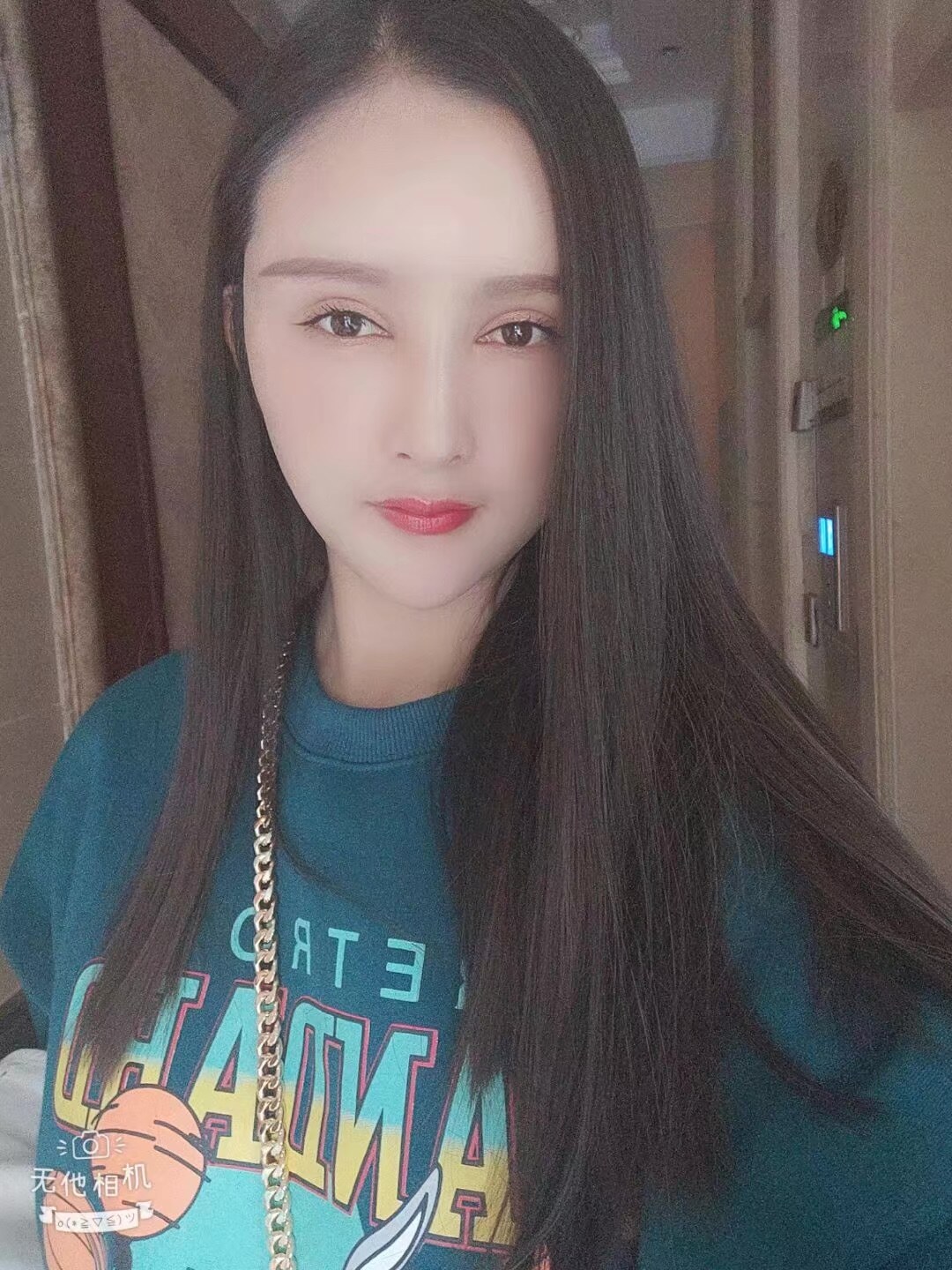 风骚美少妇，屁股扭起来很带劲