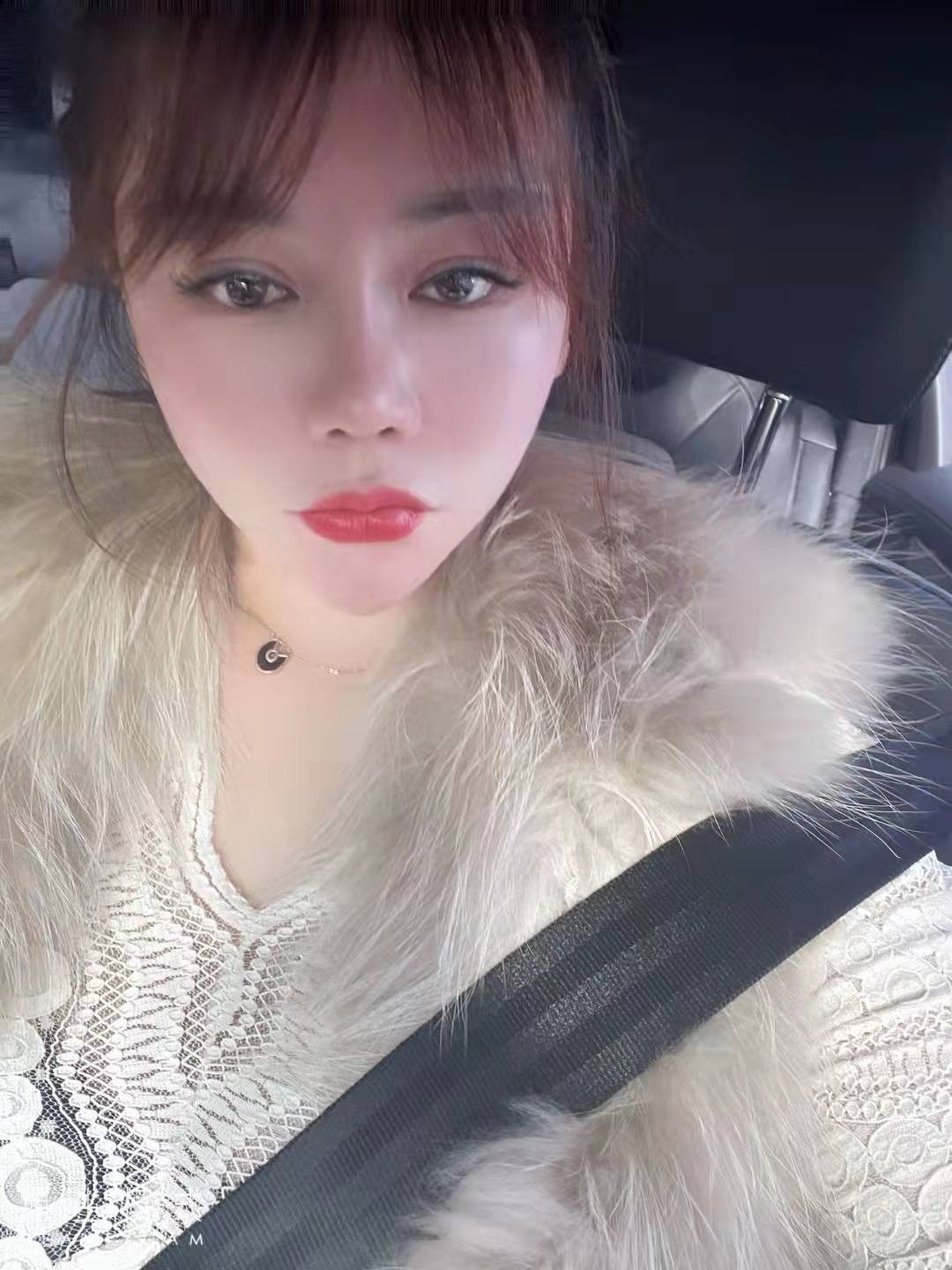 纯正小妞，真实粉嫩，泻火好选择