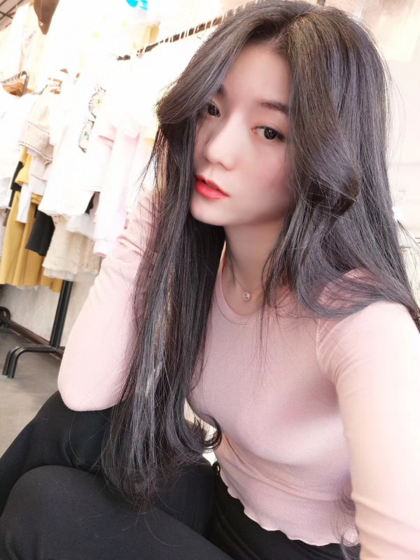 声音甜美的小姐姐，一口一个小哥哥