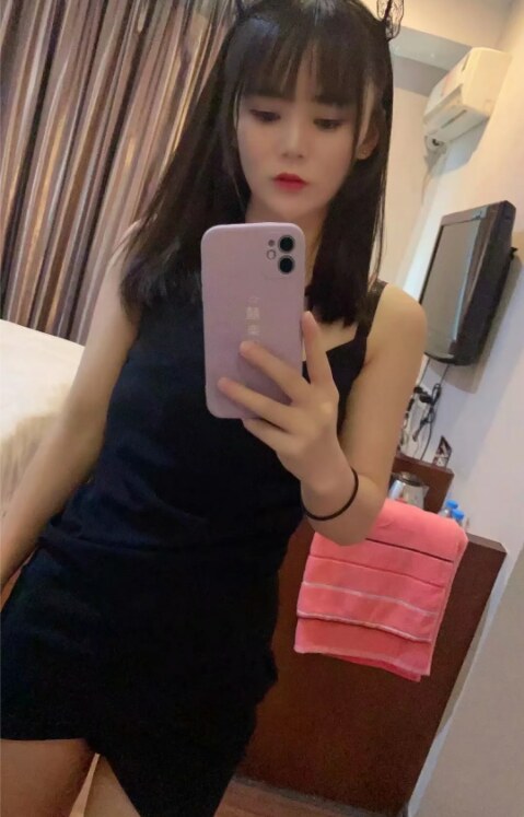 狂野纹身小姐姐，身材颜值上佳，服务态度很好