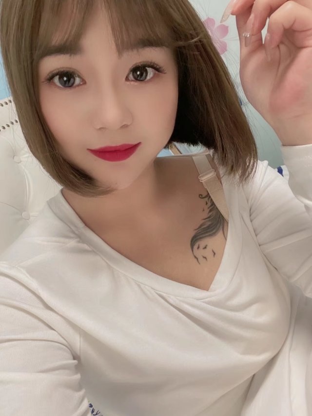 娇小型萝莉，挺可爱的