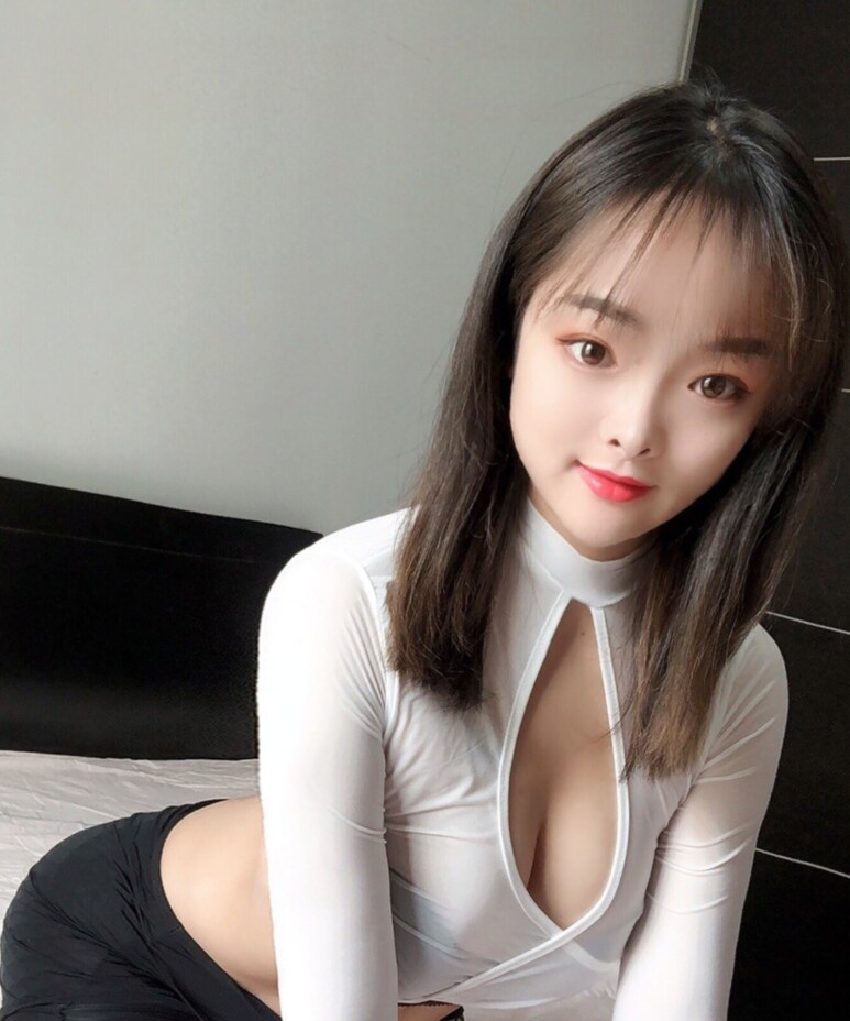 娇小年轻妹子，给你小女友般的感觉