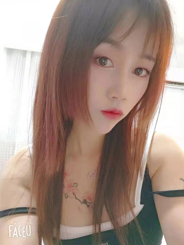 小姐姐挺年轻的服务很认真 姿势很配合
