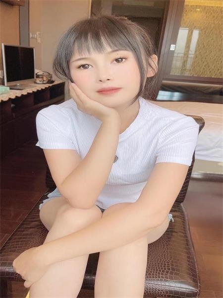 白云大胸妃妃，小翘臀