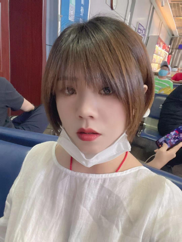 叫声很好听的妹子，边干边扯丝袜很刺激