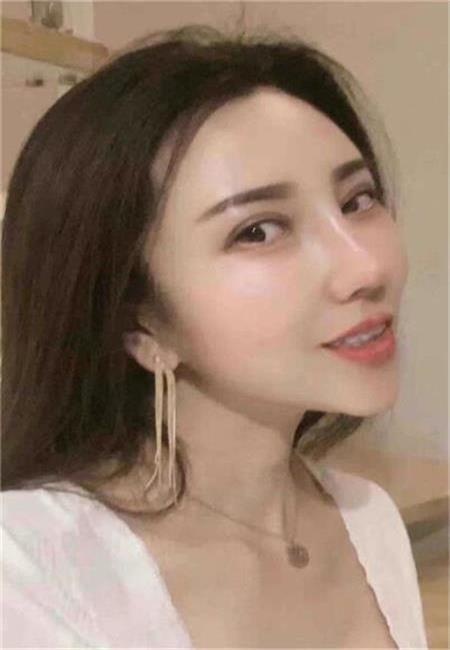 朋友介绍的少妇，服务很舒服