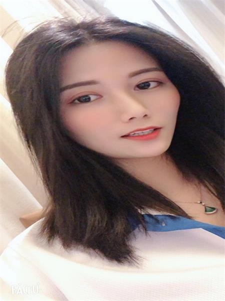 棠下小姗姗，非常听话，会配合