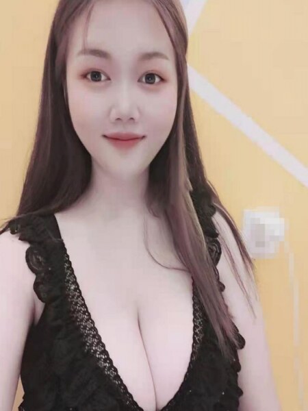 番禺苹果臀依依，耐看，后面舒服