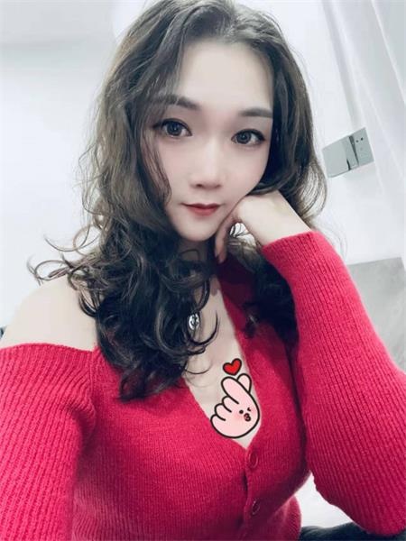 百变少女性价比较高，较配合